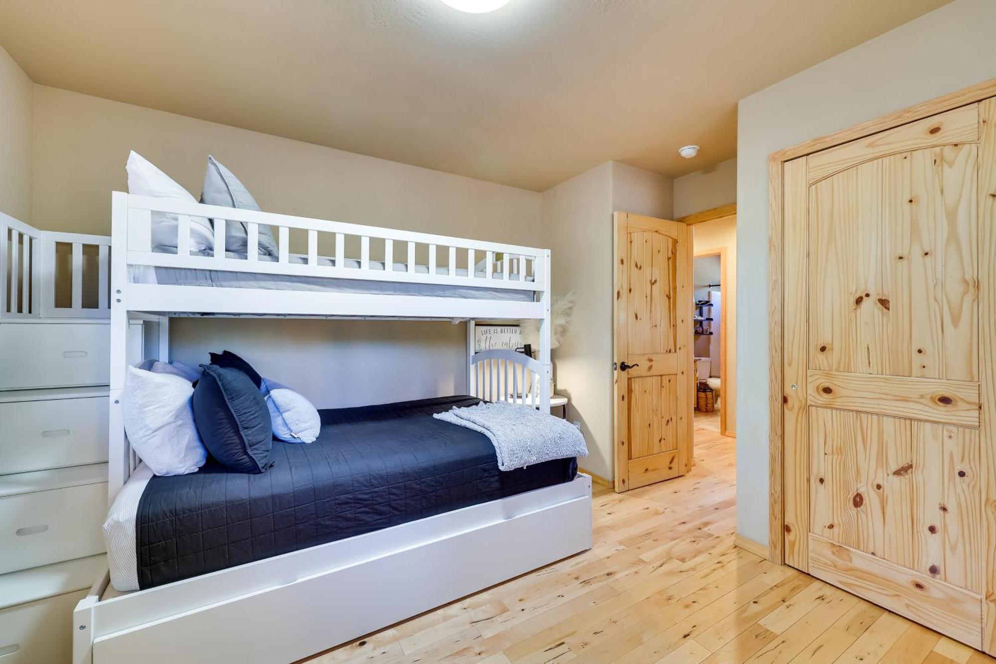 Dog-Friendly Nutrioso Cabin With Wraparound Porch! Екстер'єр фото