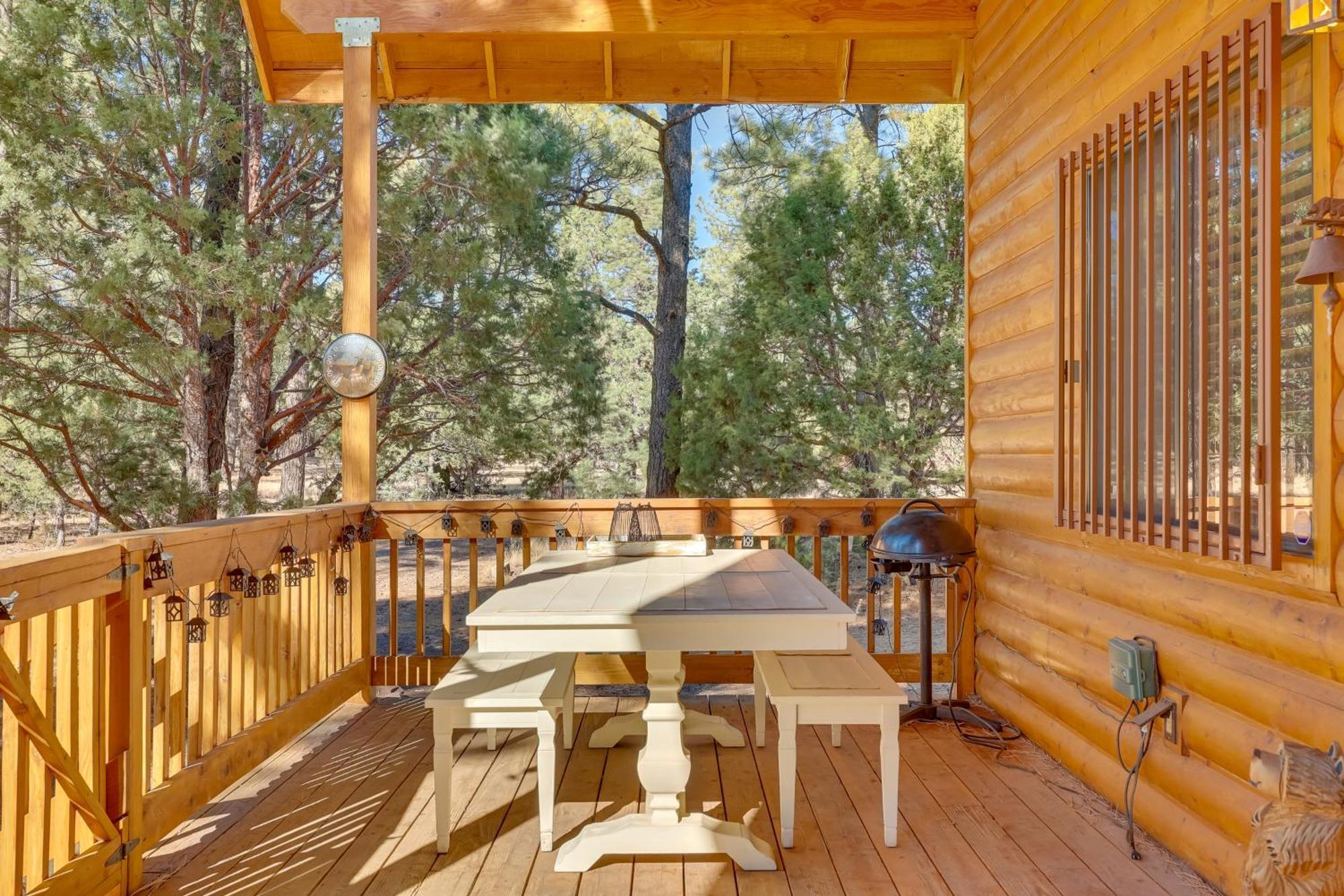 Dog-Friendly Nutrioso Cabin With Wraparound Porch! Екстер'єр фото
