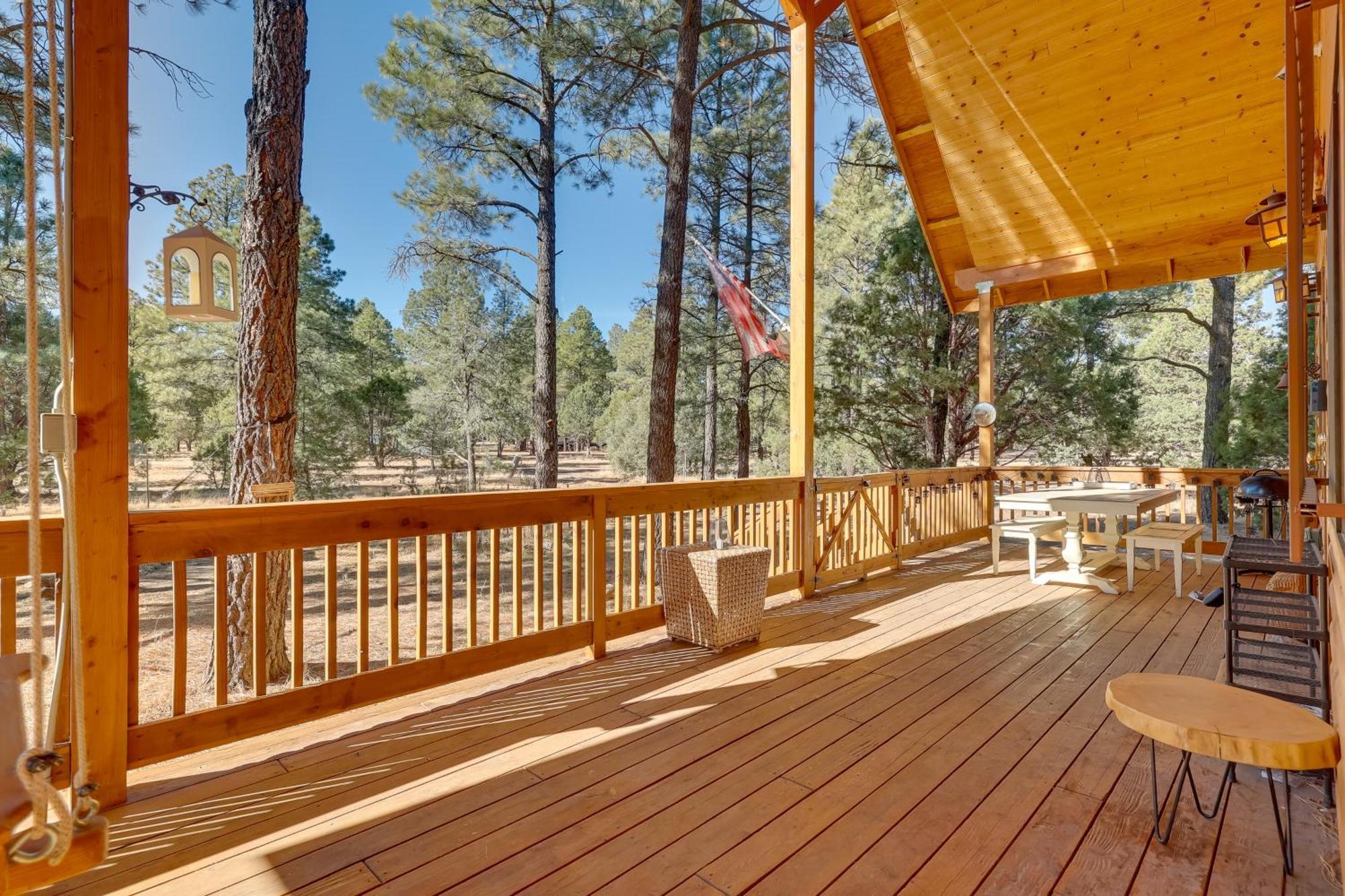 Dog-Friendly Nutrioso Cabin With Wraparound Porch! Екстер'єр фото