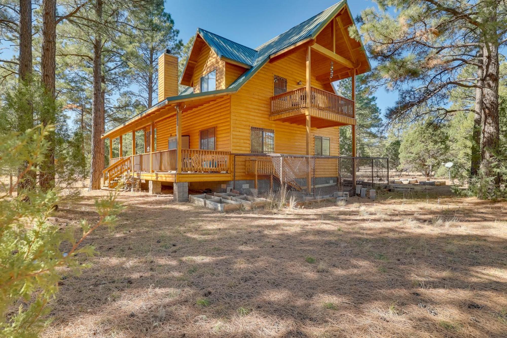 Dog-Friendly Nutrioso Cabin With Wraparound Porch! Екстер'єр фото
