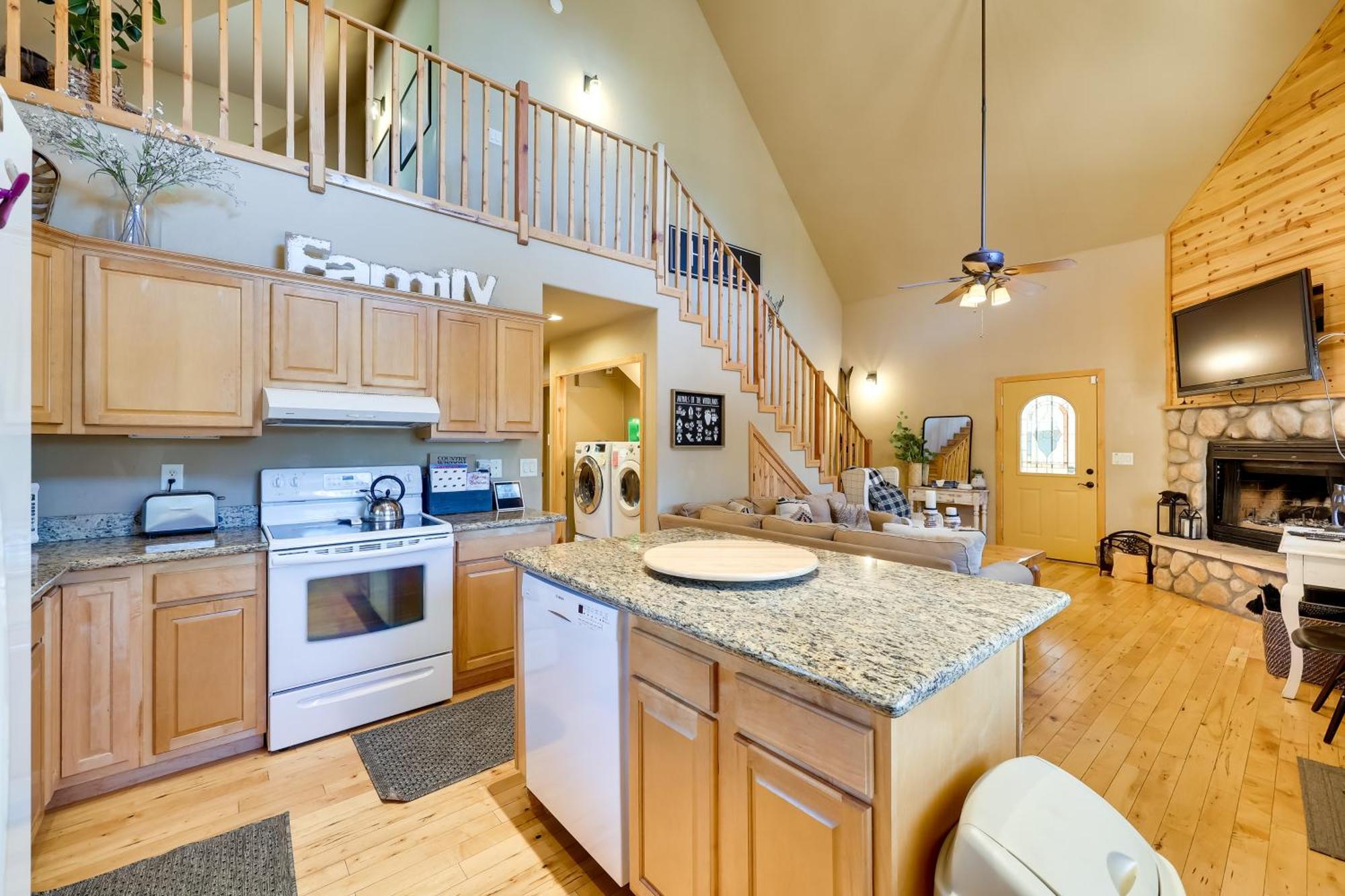 Dog-Friendly Nutrioso Cabin With Wraparound Porch! Екстер'єр фото