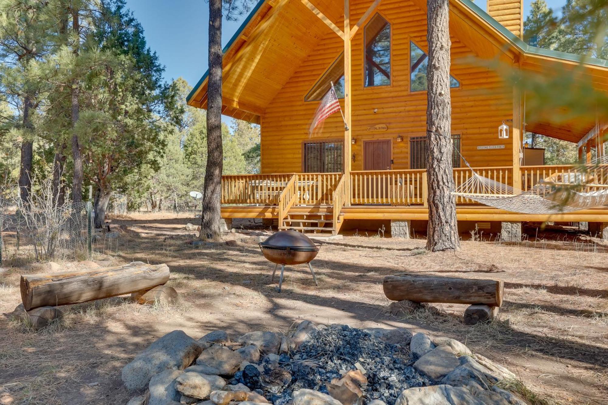 Dog-Friendly Nutrioso Cabin With Wraparound Porch! Екстер'єр фото